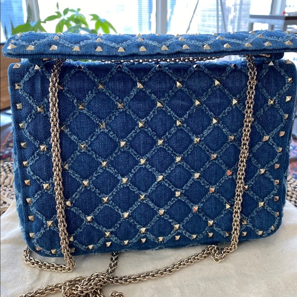 VALENTINO Rockstud Matelassé Denim crossbody Bag - Picture 3 of 6